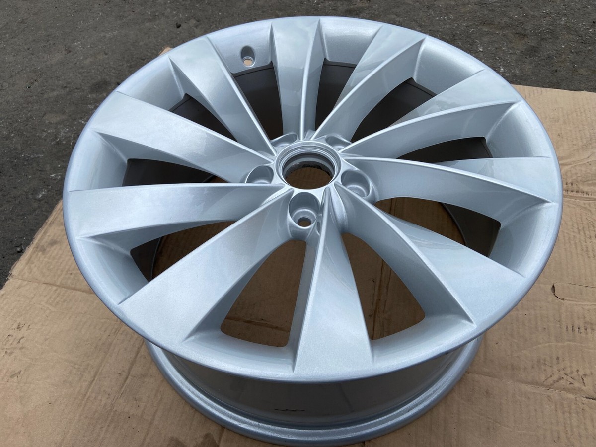 1xGenuine Volkswagen Scirocco 8x18