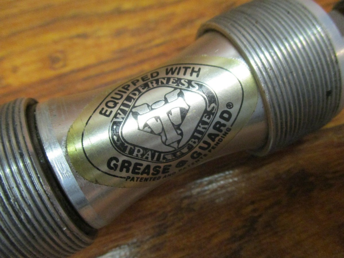 VINTAGE SUNTOUR WTB GREASE GUARD 1.37 x 24 73 x 104 SQUARE TAPER
