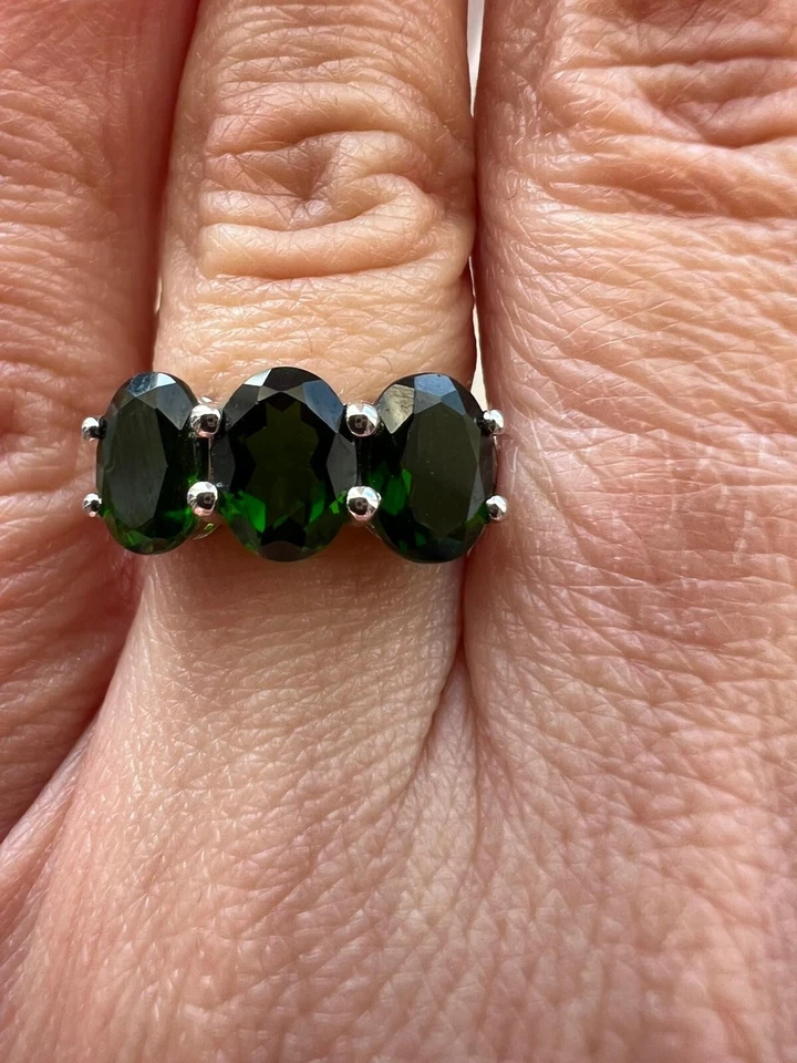 Anillo de oro blanco de 9 quilates piedras de diopsido y diamantes anillo con sello del Reino Unido talla K 1/2 Foto 2 de 4