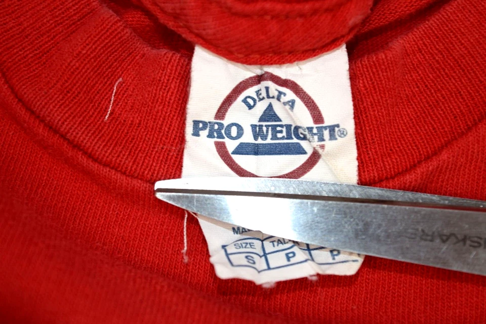 Camiseta De Colección Delta Talla XS/S 90s Y2K Veo Píxeles Muertos Roja El Sexto Sentido Foto 4 de 4