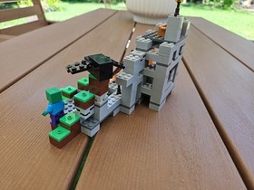 Lego Set 21113 Minecraft The Cave Retired Imcomplete