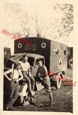 Rast Soldaten am Sanitäts LKW Opel Blitz bei Nisch Serbien