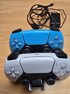 2 Stück PS5 Controller mit Ladestation