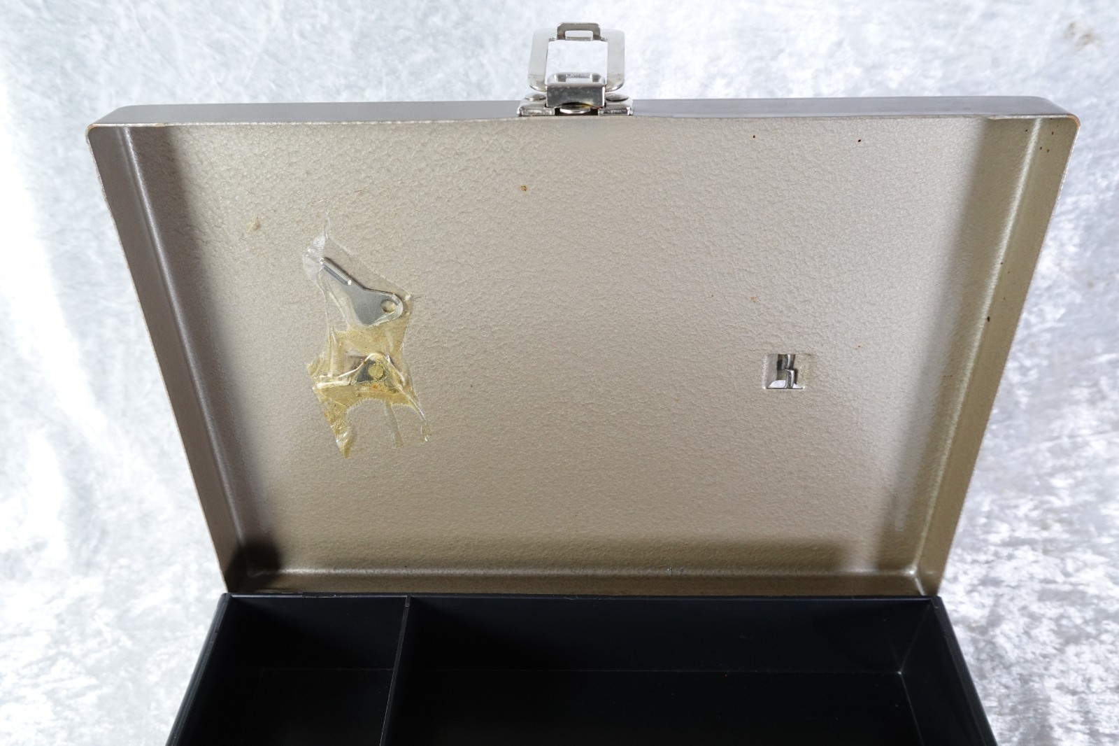 Vintage Rockaway Metal Products Corp Inwood, NY Cash Lock Box 2 Keys & Tray