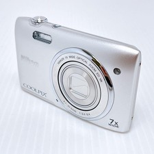 Nikon COOLPIX S3500 Compact Digital Camera Excellent Condition Accessories