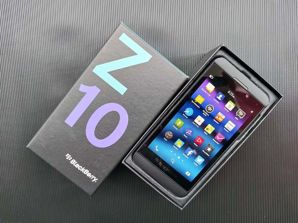 Boxed - BlackBerry Z10 Unlocked 4G Cellphone 16GB OS 10 GSM STL100-3 works well