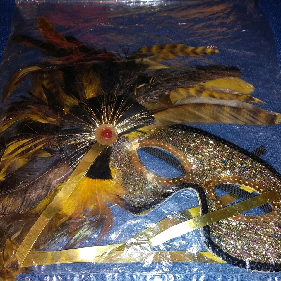 Mardi Gras Mask Black and Gold Sequin and Feather 1996 Forum Vtg Mask New - Image 3 of 4