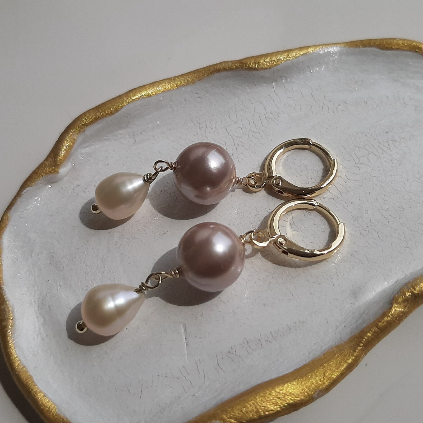 Boucles d'oreilles créoles avec perles de culture d'eau douce roses haut de gamme