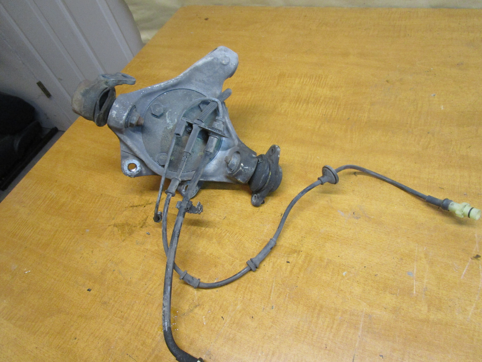 Ferrari 348 - RH Front Steering Hub Knuckle / Spindle Wheel Bearing - P/N 145260