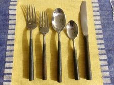 Dante Flatware 8 Place Setting Stainless 40 Pieces new in box