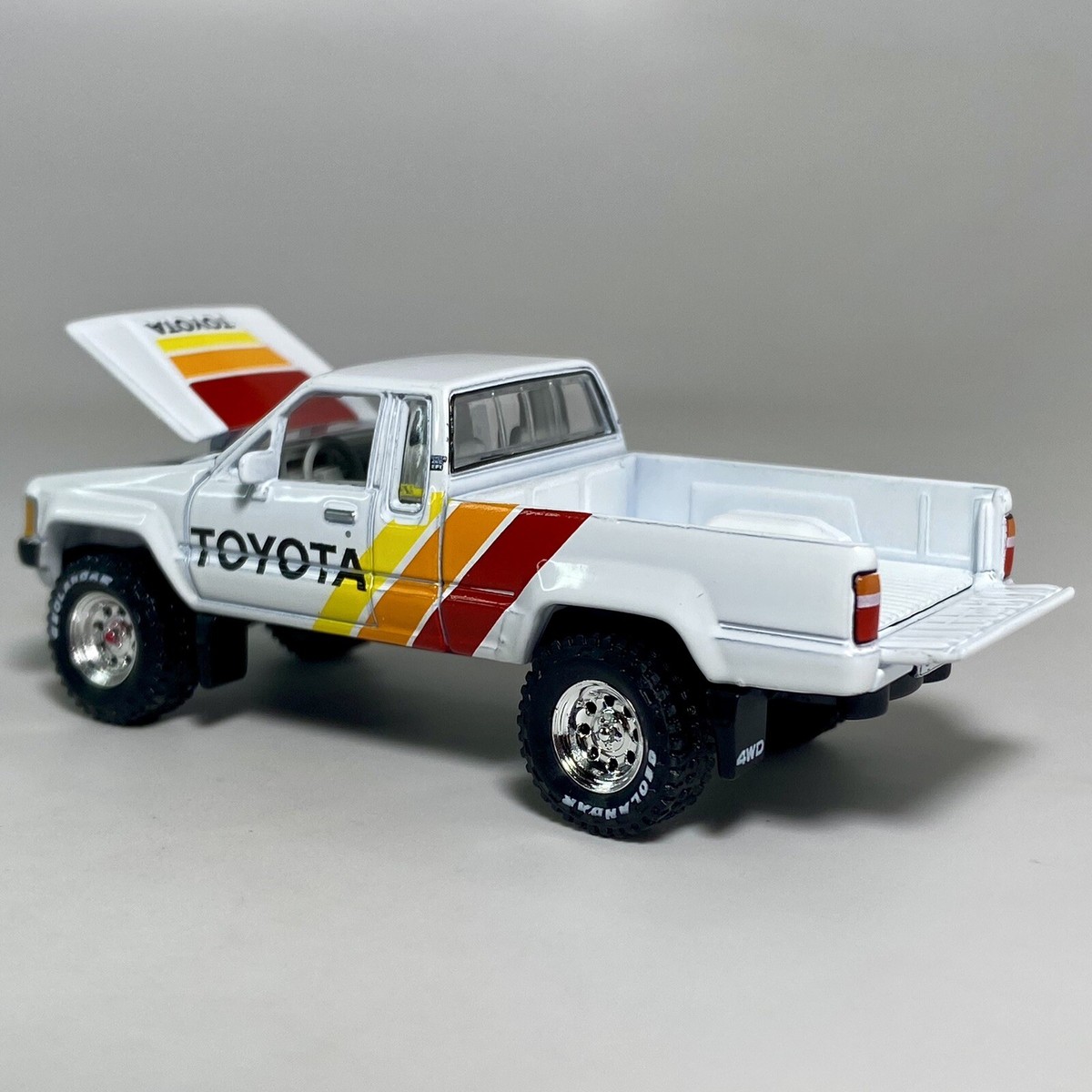 Johnny Lightning 1985 トヨタ トラック 1:64 Johnny Lightning 1985 Toyota XtraCab SR5 Pickup Truck