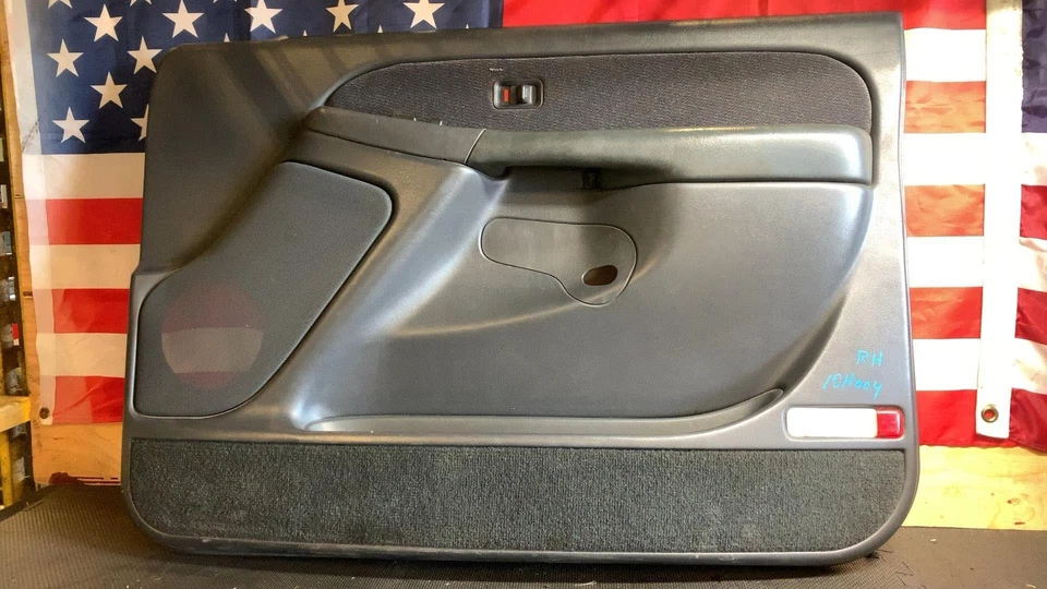 GMC Sierra 1500 Extended Cab SLE Front RH Passenger Door Trim Panel 99 00 01 02 Foto 2 de 4