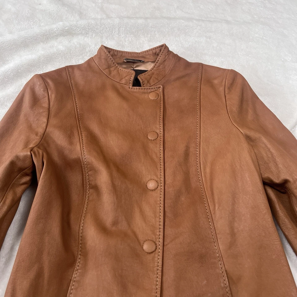 Chaqueta para mujer Giorgio Armani talla 40 cuero de cordero marrón hecha en Italia a presión” Foto 2 de 4