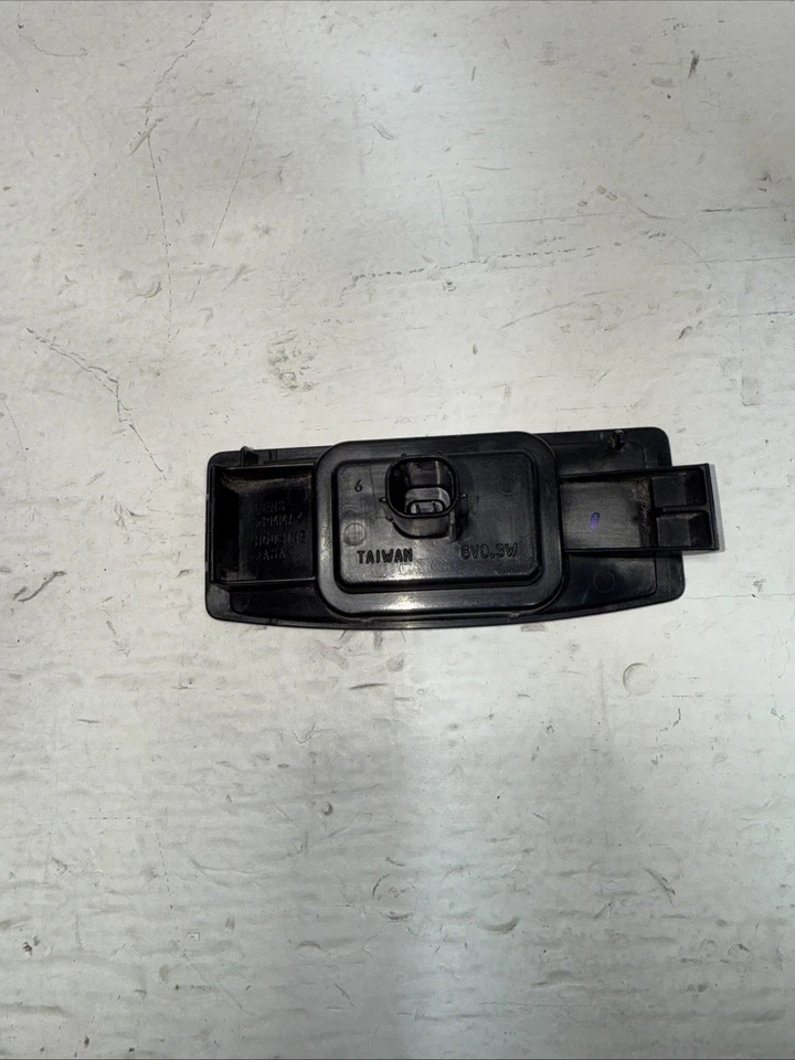 2019-2025 正品马自达 3掀背车后灯 B0J8-51-26Y — 第 3/4 张图片