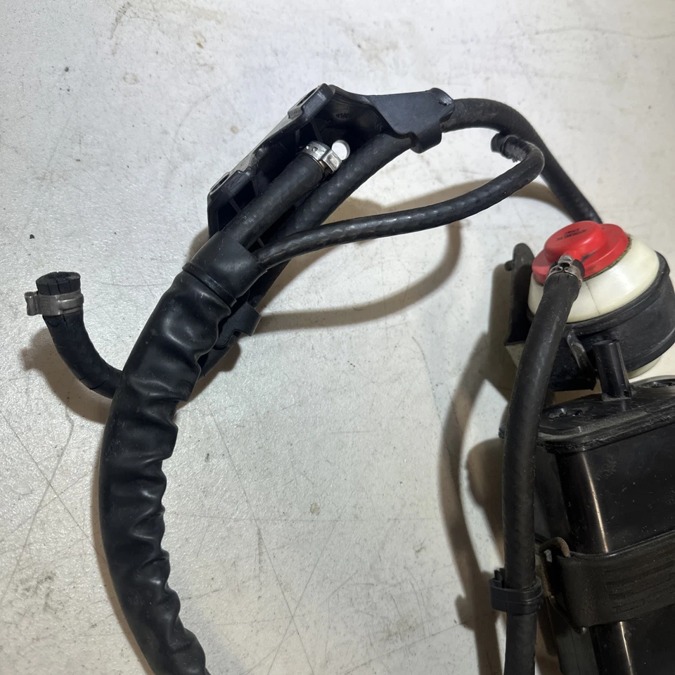 822 A VESPA PIAGGIO GT 200 Grand Turismo 200 IE 2005 OEM  CANISTER - image 3 of 4