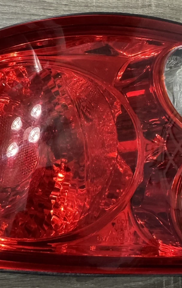 Luz trasera izquierda para conductor Pontiac GTO 2004-2006 OEM 92119491 Foto 4 de 4