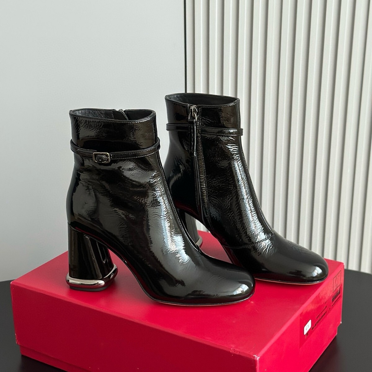 関税送料込Roger Vivier Patent Leather Ankle Boots Roger Vivier Women Patent Leather Buckled Ankle Boots | eBay