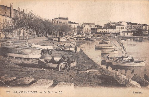 CPA 83 SAINT RAPHAEL / LE PORT