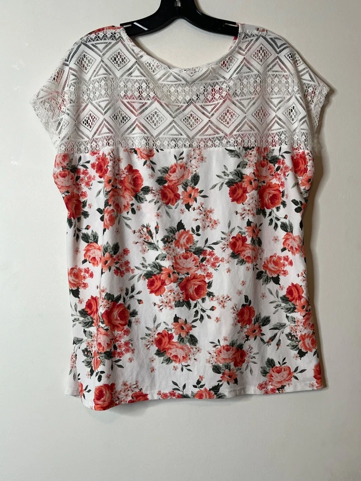 Top Bobbie Brooks Talla Grande 2X Nudo Floral Frontal Con Mangas de Encaje y Espalda Blanco Foto 4 de 4