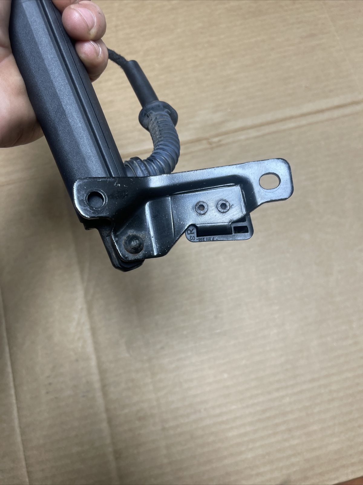 072013 BMW X5 (E70) LEFT REAR TRUNK HATCH ELECTRIC SPINDLE DRIVE LIFT