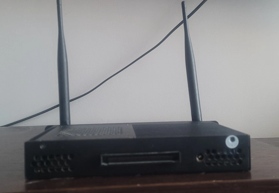 DATA SERVER nero. usato poco, in buone condizioni. - Immagine 2 di 4