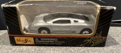 Maisto 1992 Jaguar XJ220 1:24 Scale Diecast Car Silver Special Ed