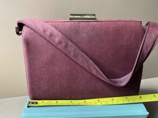 VTG burgundy fabric handbag with gold closure and strap. Good vintage condish 