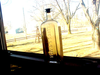 ANTIQUE SLOAN'S LINIMENT GLASS MEDICINE BOTTLE FOR HORSES TO PARTIAL LABEL 7''