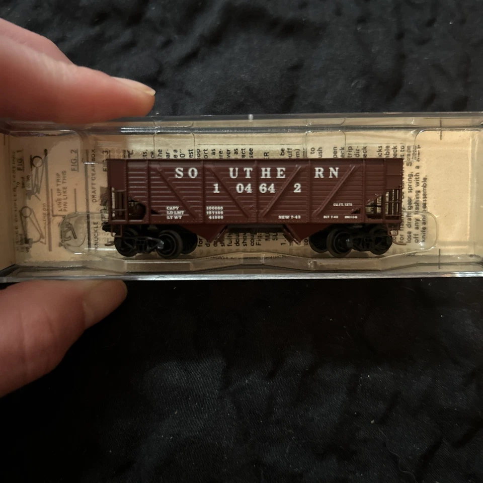 Microtrains KADEE N Scale #57 Lot Of 6 Hoppers & Cattle Cars ACL Burlington C-6 - Image 3 of 4