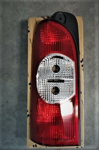Feu arrière gauche Renault Master cassé ? Réparez-le avec cette lampe neuve