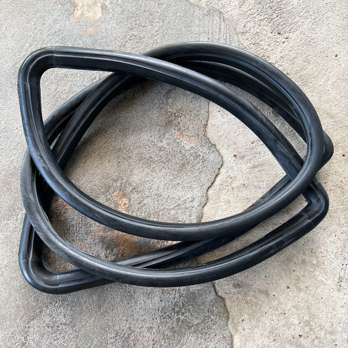 76-80 for Toyota Cressida RX30 MX32 back window glass weatherstrip