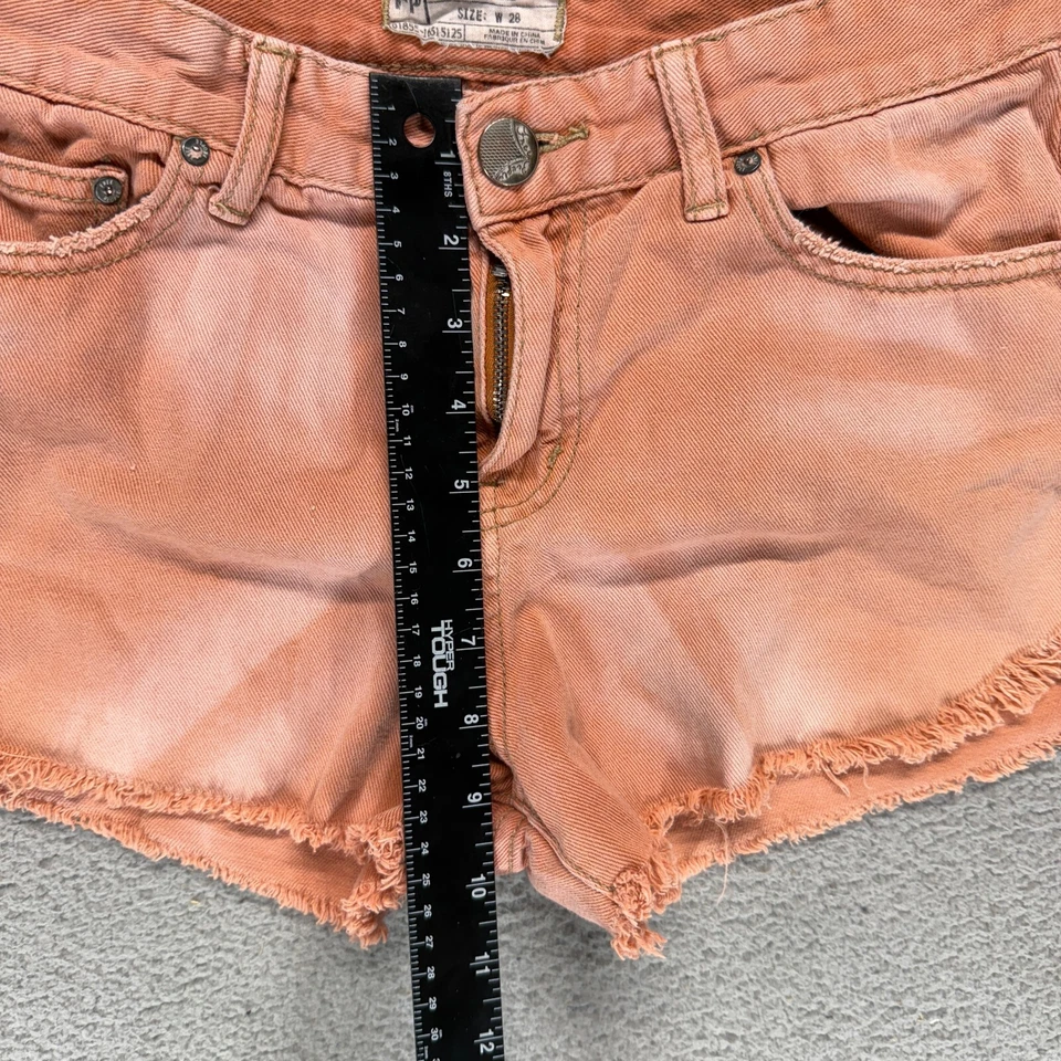 Pantalones cortos de mezclilla Free People Distressed - Talla 28 - Tie Dye Salmon Foto 3 de 4