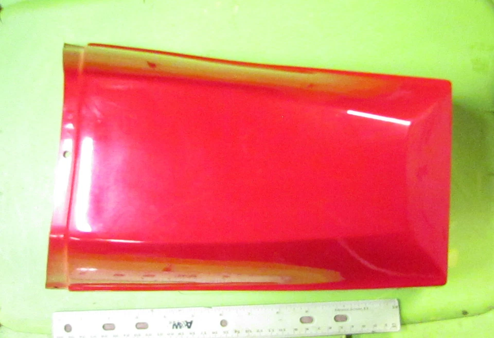 Rickman Zundapp NOS OEM Six Day 125 seção traseira de fibra de vidro vermelha p/n R008 05 216  - Imagem 2 de 4