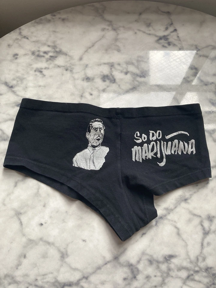 Женские трусики ANDRE WILLIAMS - P*SSY STANK...SO DO МАРИХУАНА (M) черные, РЕДКИЕ - Изображение 2 из 3