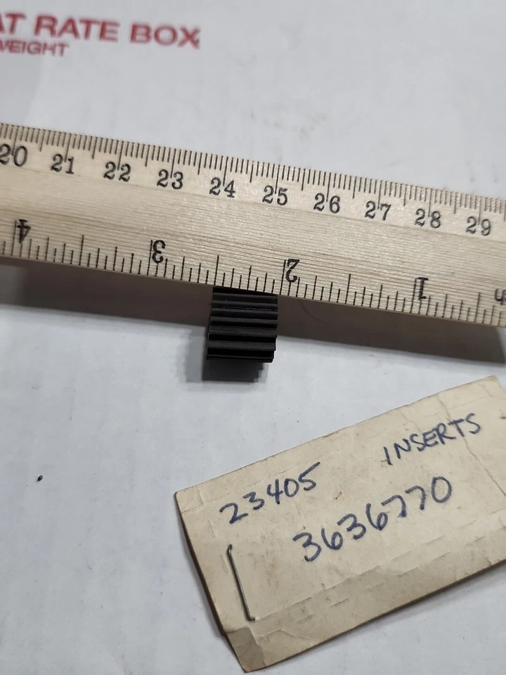 NOS AMC 1973-78 GREMLIN - TAMPA DE CARCAÇA DE SUPORTE DE PLATAFORMA ELEVATÓRIA Parafuso com inserções 3636770 - Imagem 3 de 4