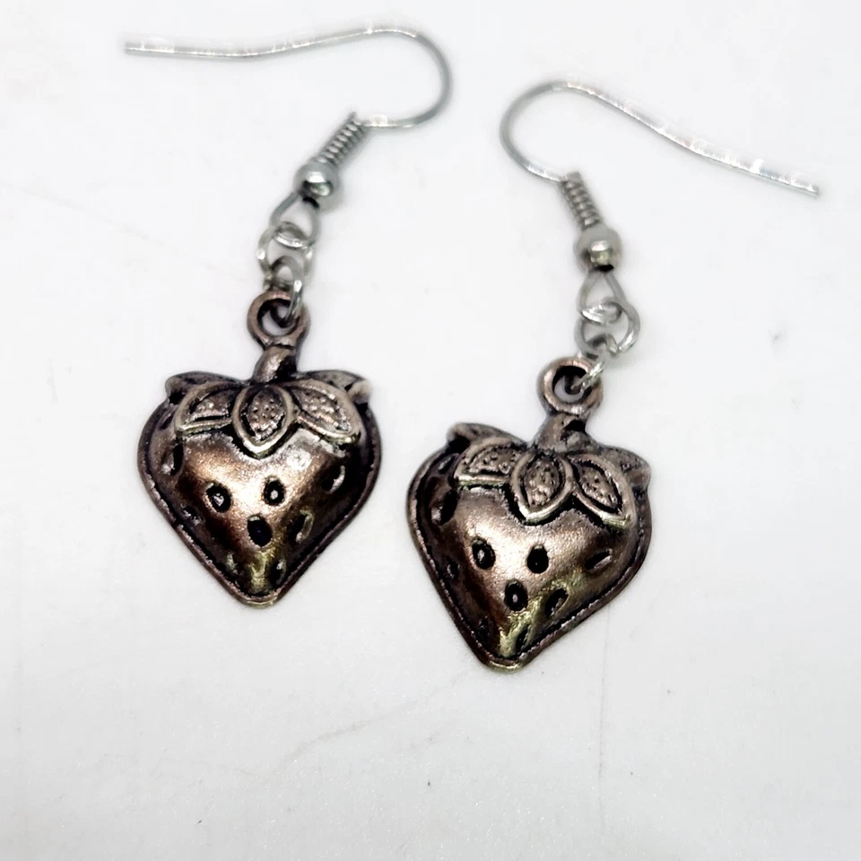 Vtg Hook Drop Dangle Silver Tone Pewter Earrings 3D Strawberry Summer Fruit - Image 2 of 4