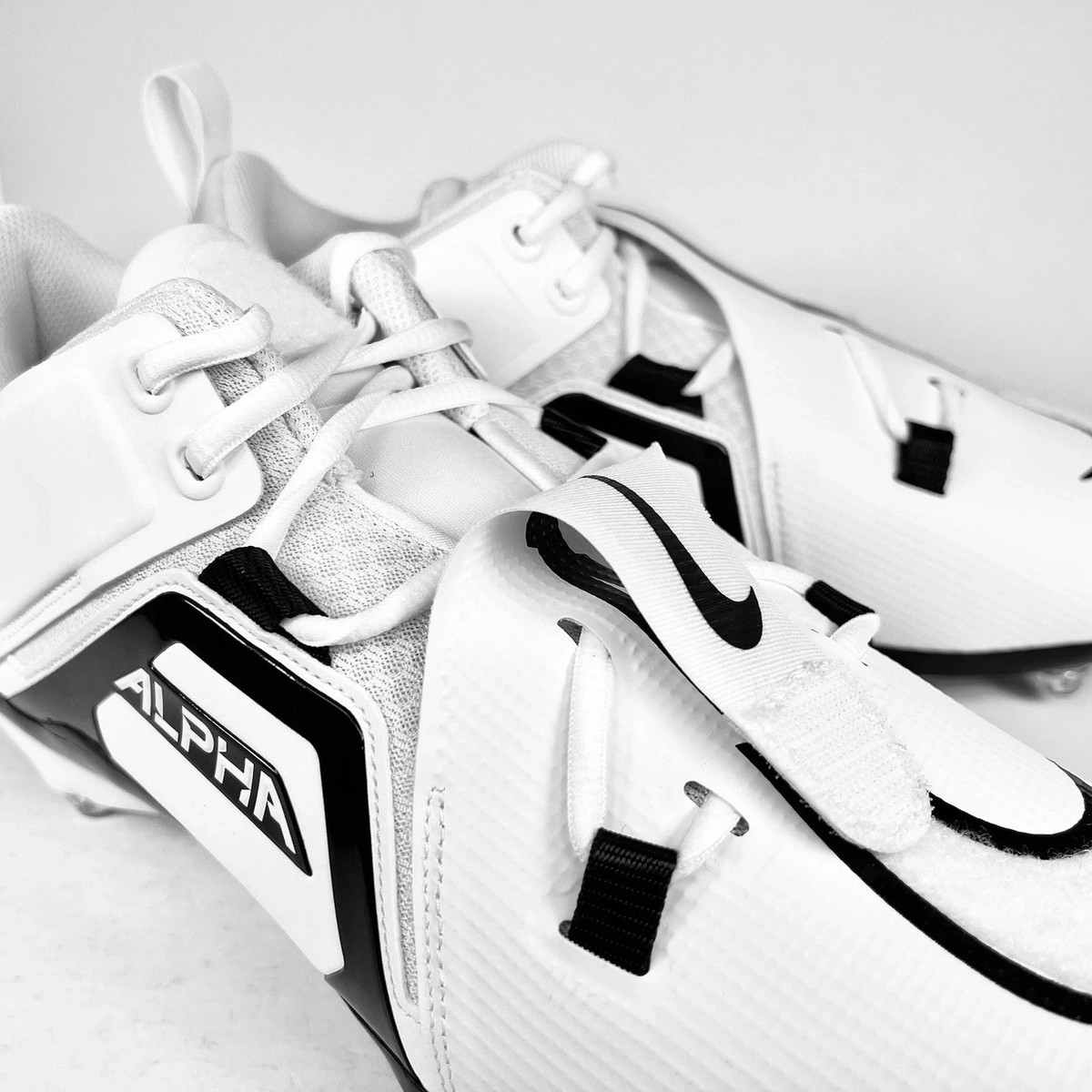 Nike Alpha Menace Pro 3 Low Detachable Football Cleats 