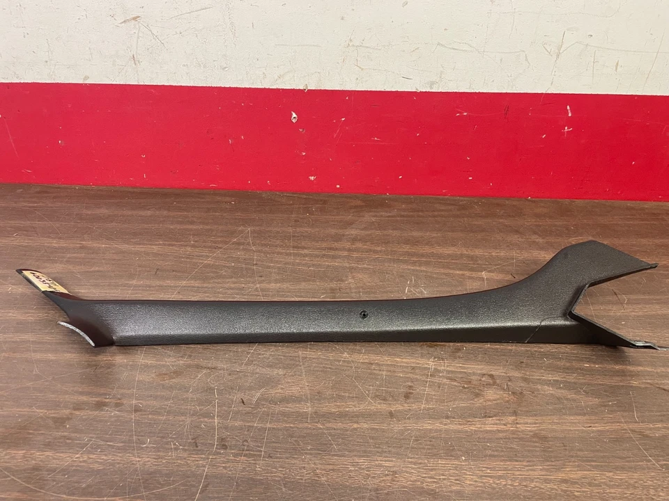 1975 - 1979 年林肯大陆右手 WINDSHIELD INTERIOR PILLAR COVER TRIM NOS 1025 — 第 2/4 张图片