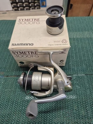 Neu Angelrolle Shimano Symetre 3000 FG Made in Japan mit OVP Unbenutzt neu top - Bild 1 von 2