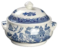 CHURCHILL Blue Willow  Round Covered Soup Tureen Vegetable Bawl with Lid ENGLAND