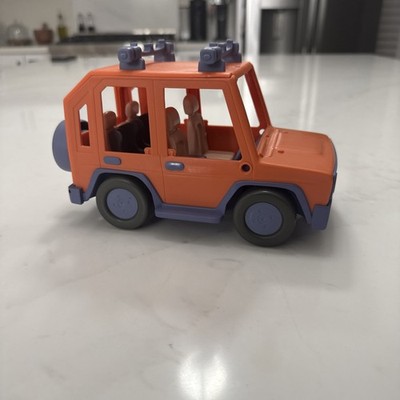 Bluey Heeler Family 4WD Jeep Car by Moose Toys 2018   Orange SUV with Surfboards