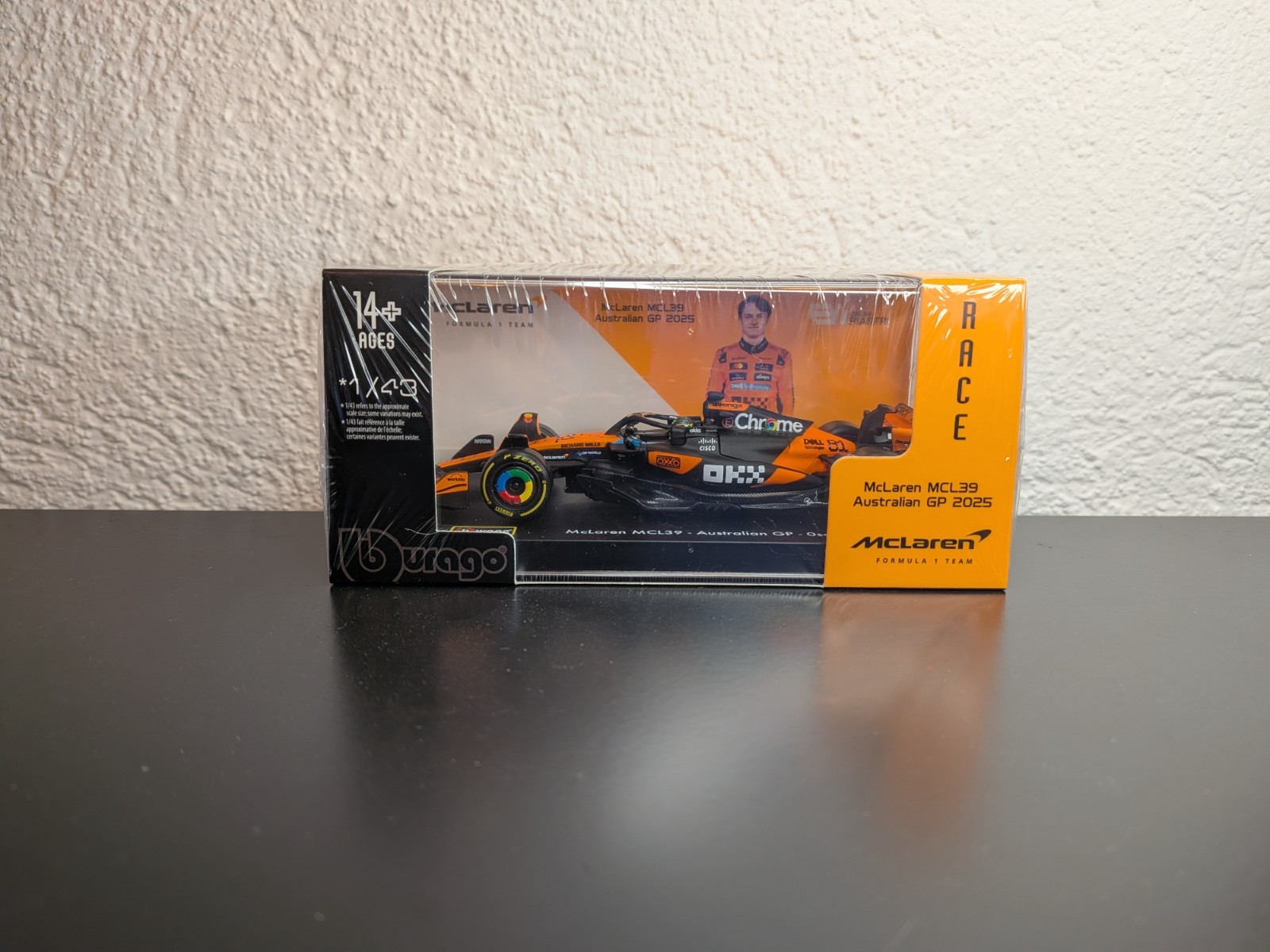 Oscar Piastri 2025 Bburago 38249-P81 voiture miniature F1 de collection McLaren 1:43