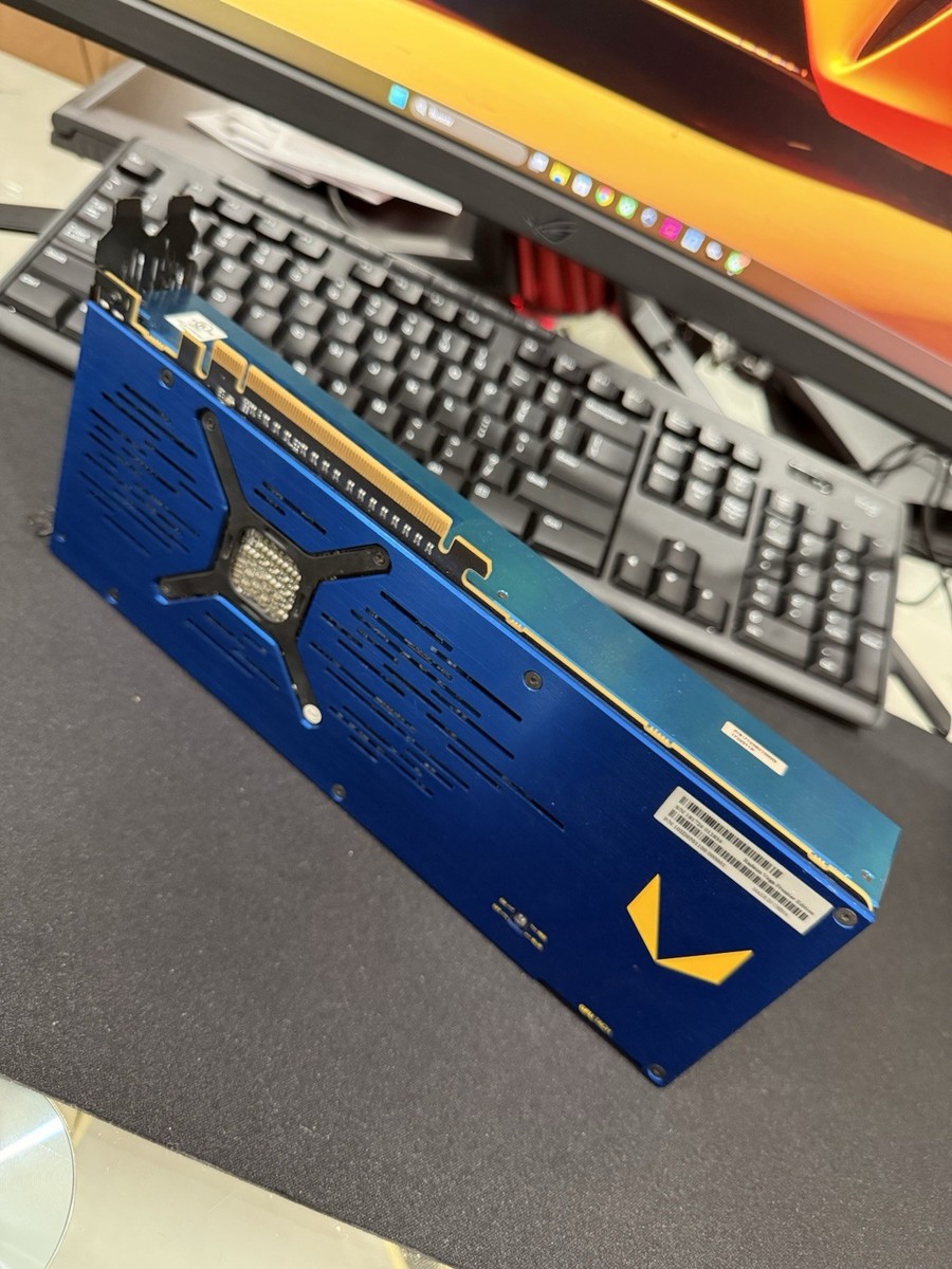 グラフィックボード・グラボ・ビデオカード AMD Radeon Vega Frontier Edition AMD Radeon Vega Frontier Edition 16GB PCIe Graphics Card