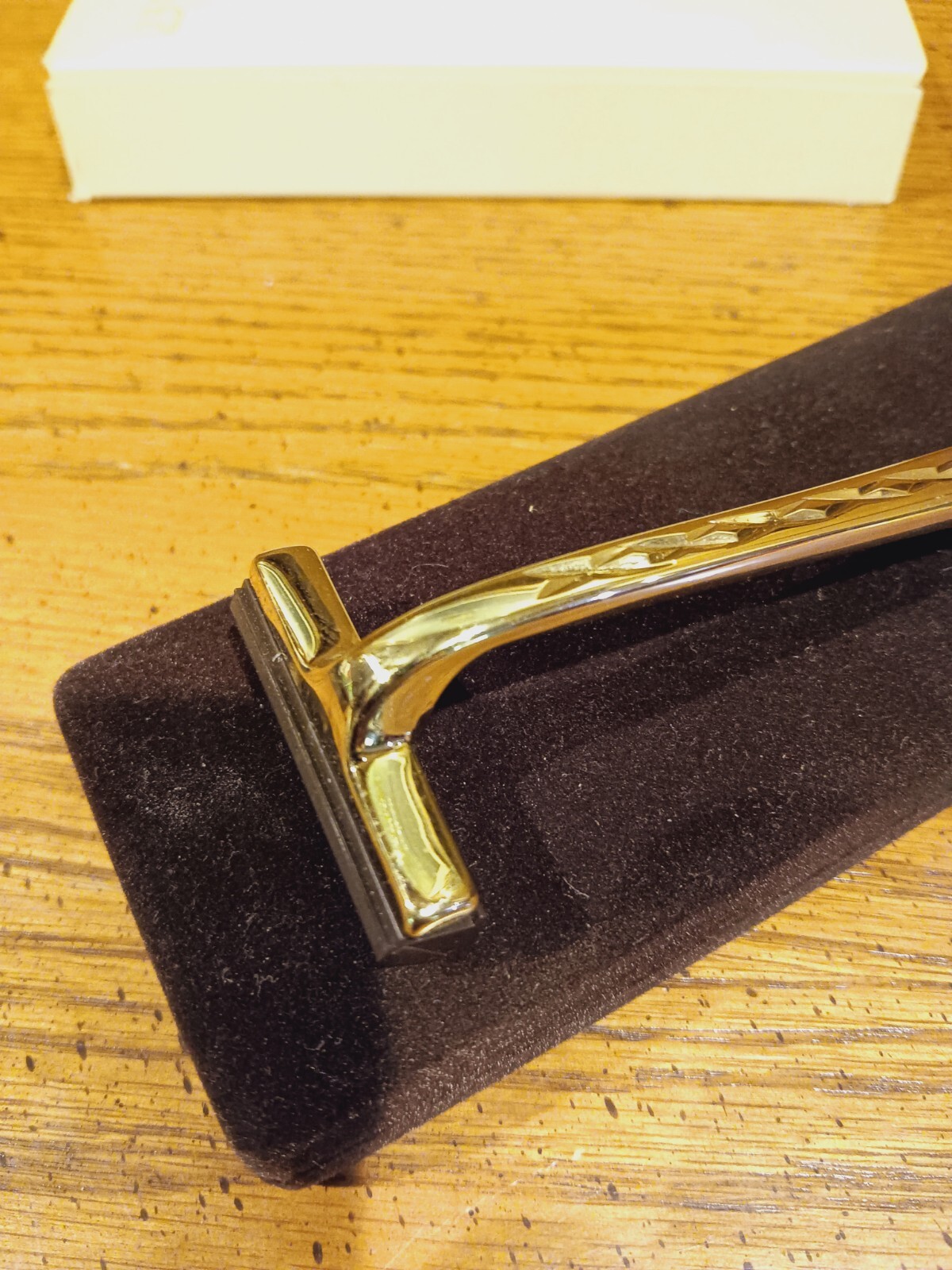 vintage unmarked razor with Decorative brass handle Unique With Case