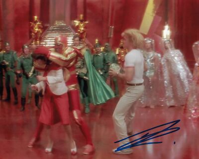DEREK LYONS - Arborian Priest Assistant - Flash Gordon handsigniertes Foto