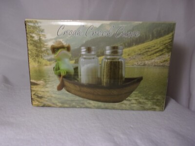 Frog Croak Creek Canoe Salt & Pepper Shakers, ''NIB''  (DD4)