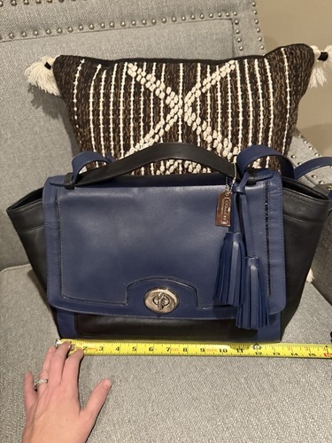 *Coach* Tracolla con patta in pelle nera blu legacy usato in ottime condizioni - Foto 23 di 24