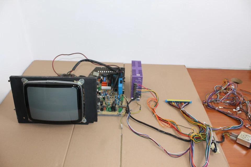 CRT 15KHz JAMMA - 10" - SAMSUNG - CABINATO / MINI CABINATO/ ARCADE ( NO GAME ) - Immagine 2 di 4