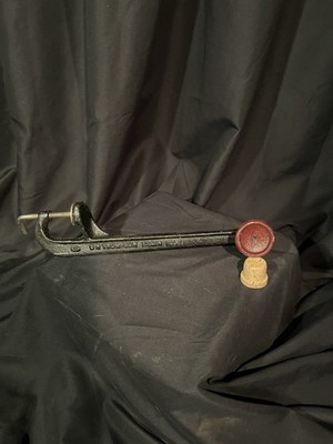 D.H. Thompson FLY TYING VISE #B for Fly Fishing; Elgin ILL - MADE IN USA *NICE*-