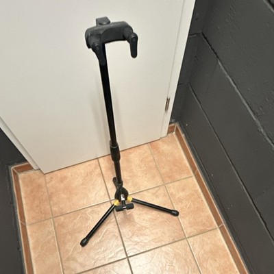 Hercules Gitarrenständer Auto Grip System, höhenverstellbar, für Gitarre/Bass